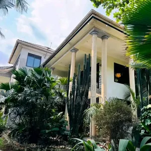 5bdrm House in Kiwafu Estate, Central Division for sale