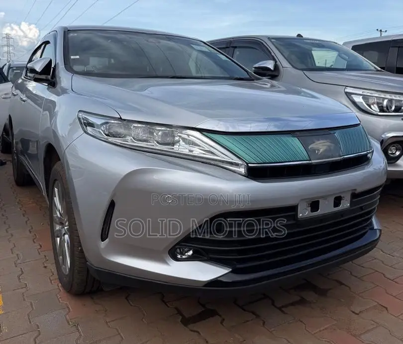 Toyota Harrier 2.0 2017 Silver