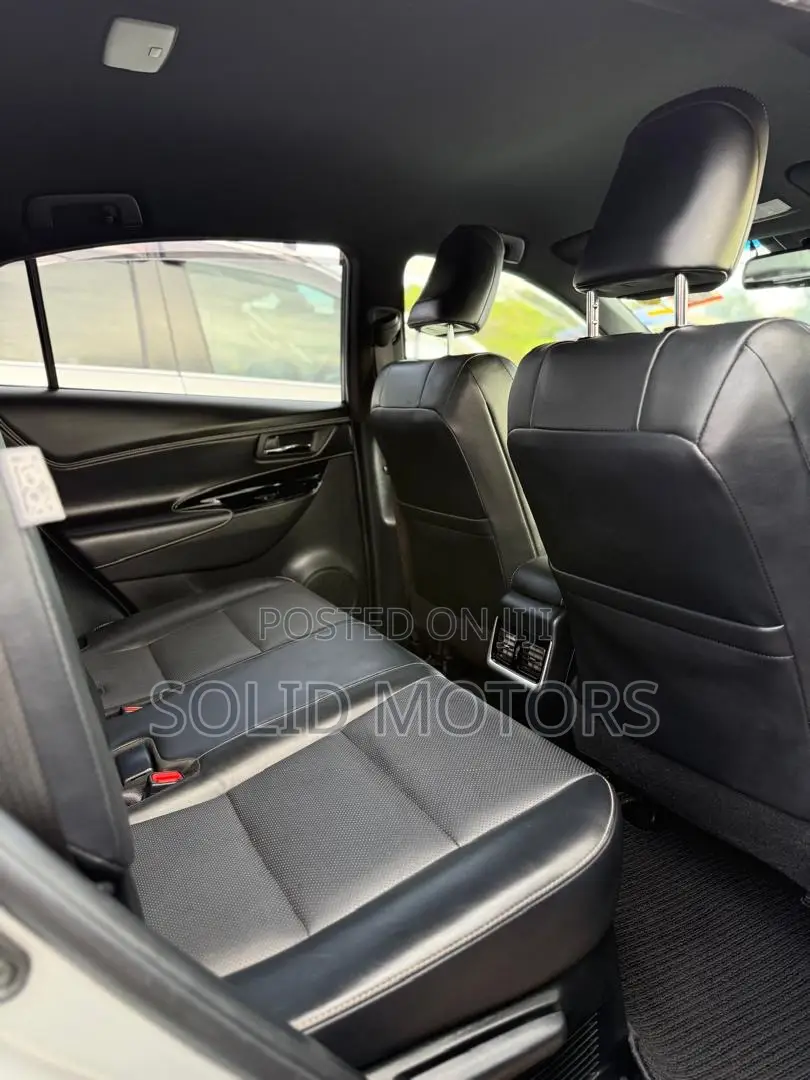 Toyota Harrier 2.0 2017 Silver