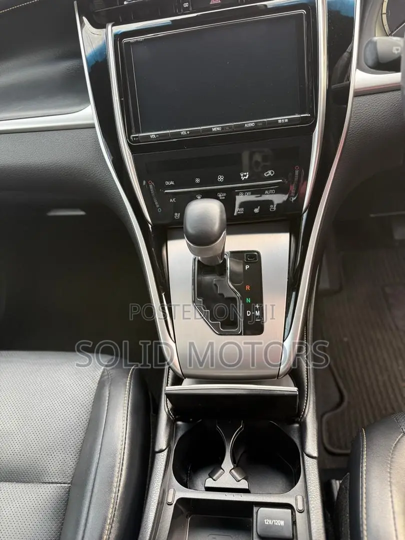 Toyota Harrier 2.0 2017 Silver