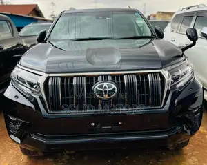 Toyota Land Cruiser Prado 2.7 2022 Black
