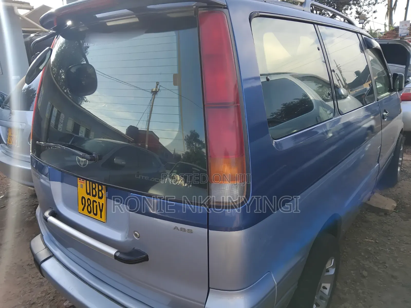 Toyota Noah 2001 Blue