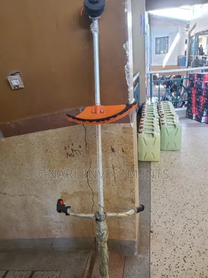Petro Powered Cutter and Grass Trimmer / Land Scapper