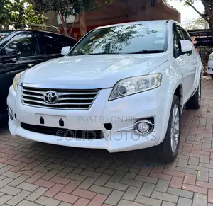 Toyota Vanguard 2013 White
