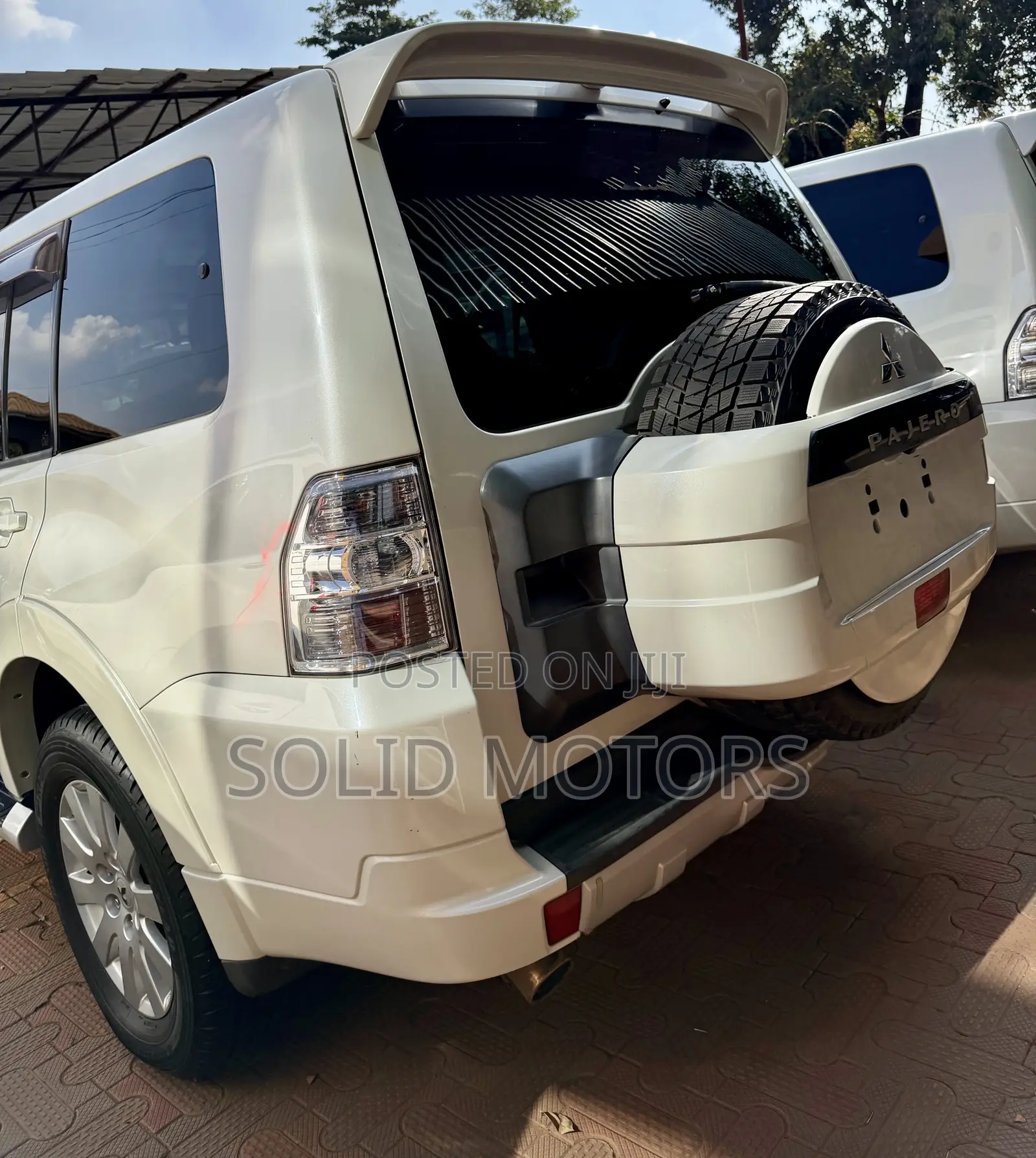 Mitsubishi Pajero 3.2 Di-Dc GLS 2012 White