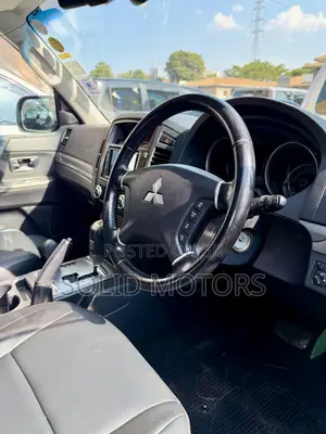 Mitsubishi Pajero 3.2 Di-Dc GLS 2012 White