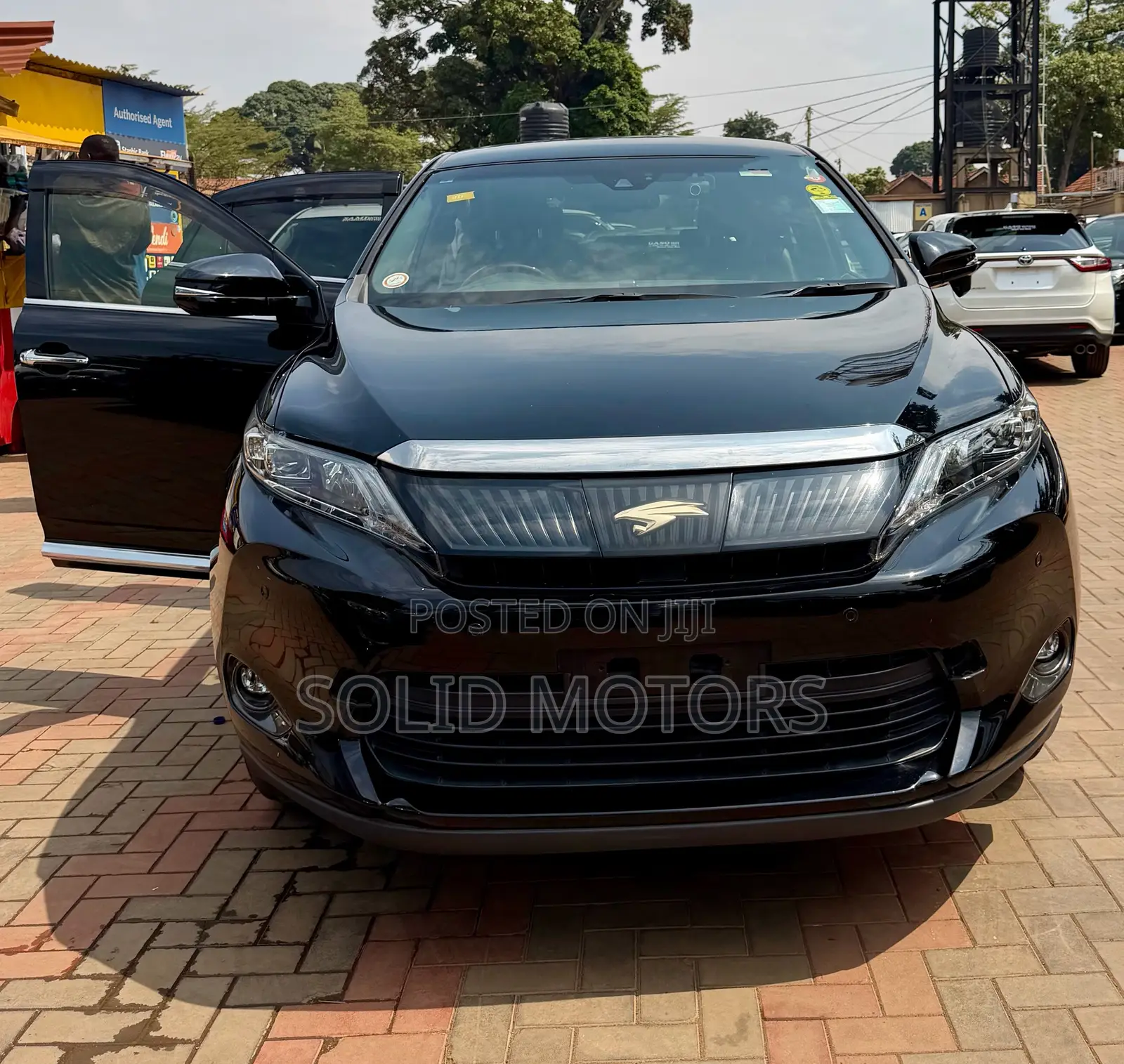 Toyota Harrier 2.0 2017 Black
