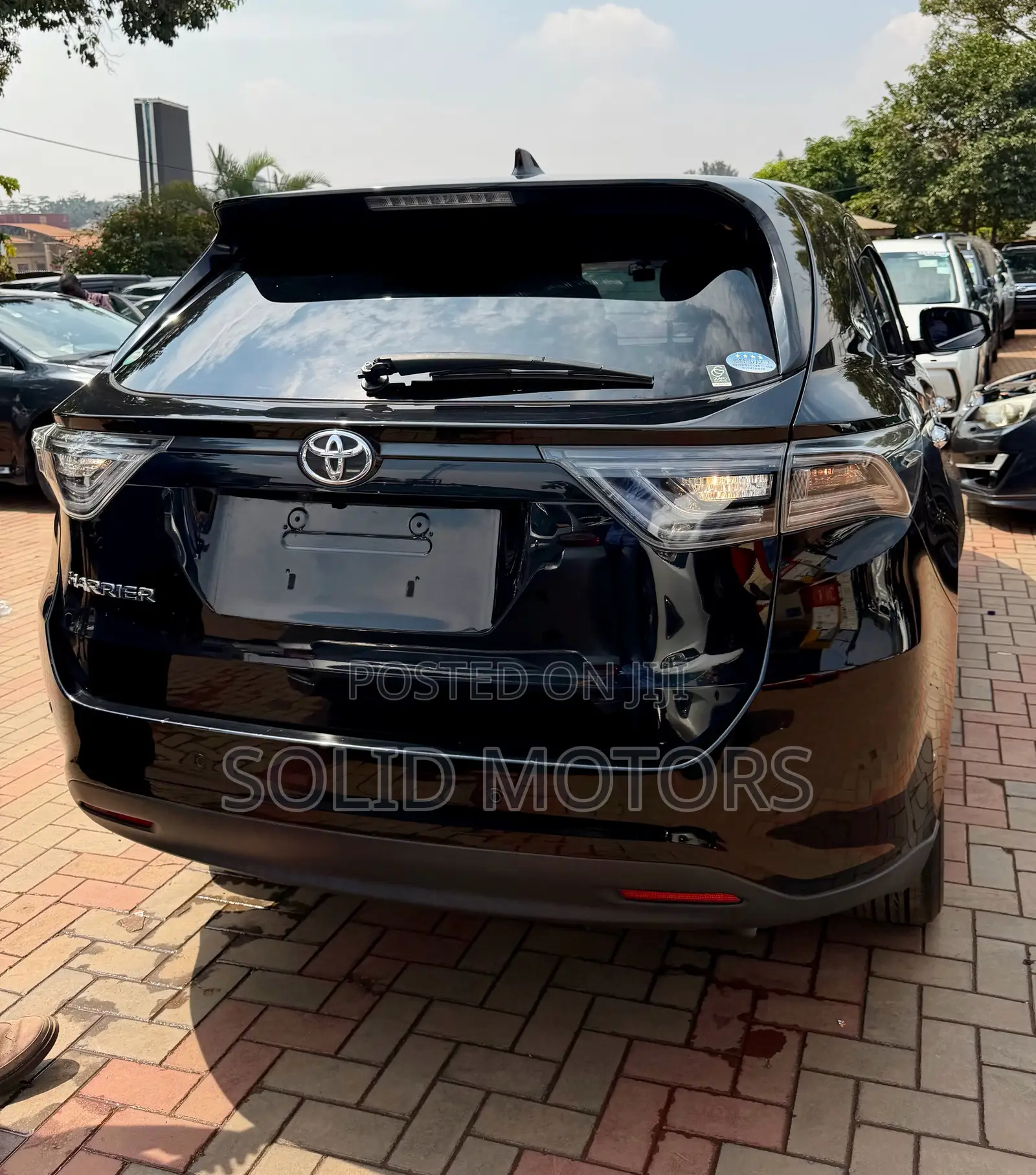 Toyota Harrier 2.0 2017 Black