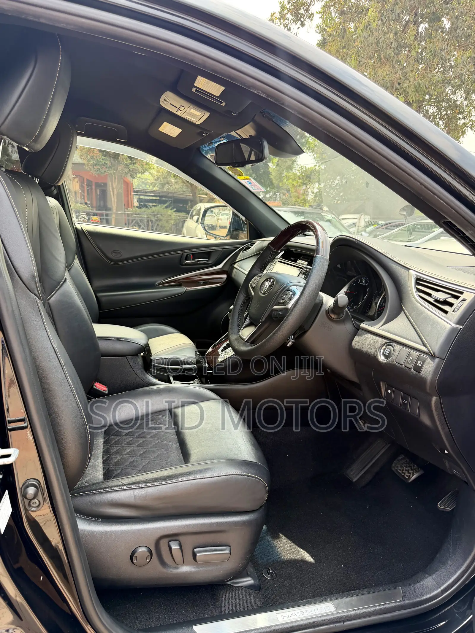 Toyota Harrier 2.0 2017 Black