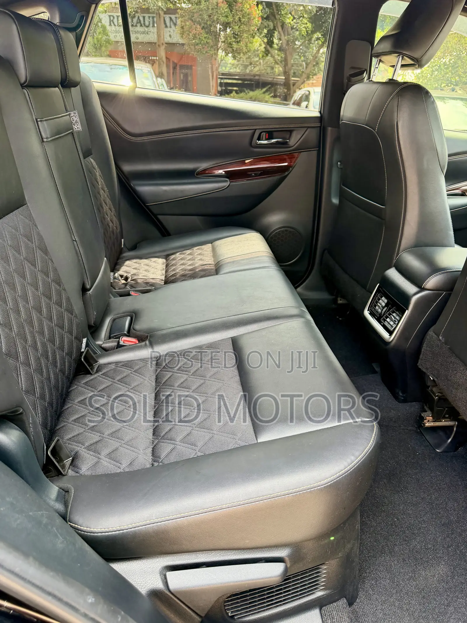 Toyota Harrier 2.0 2017 Black
