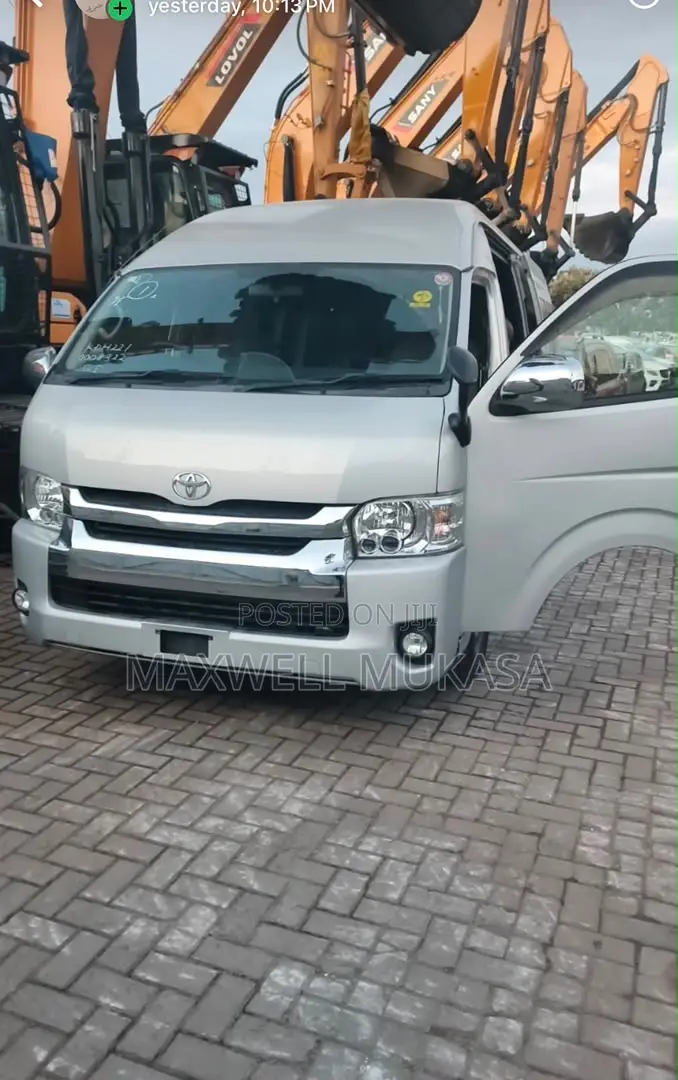 Toyota HiAce 2011 Silver