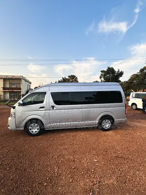 Toyota HiAce 2011 Silver