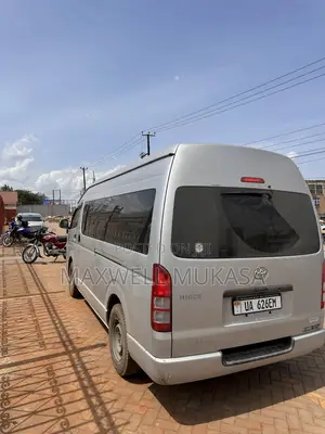 Toyota HiAce 2011 Silver