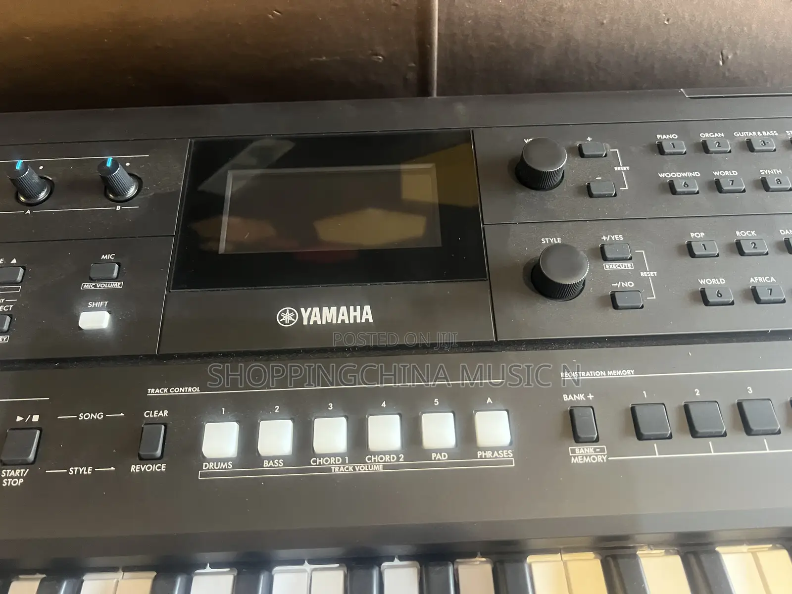 Piano Yamaha 483
