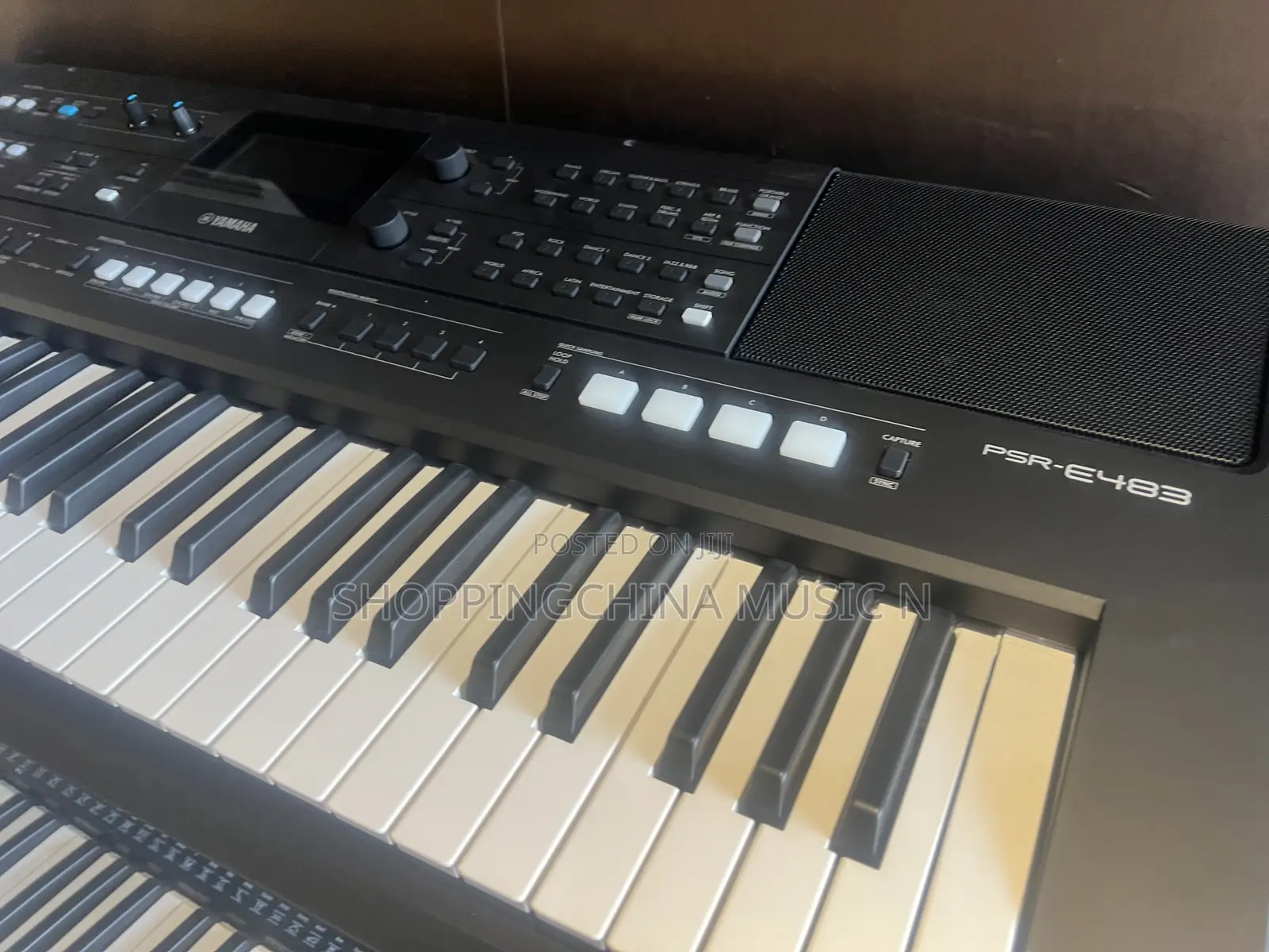 Piano Yamaha 483