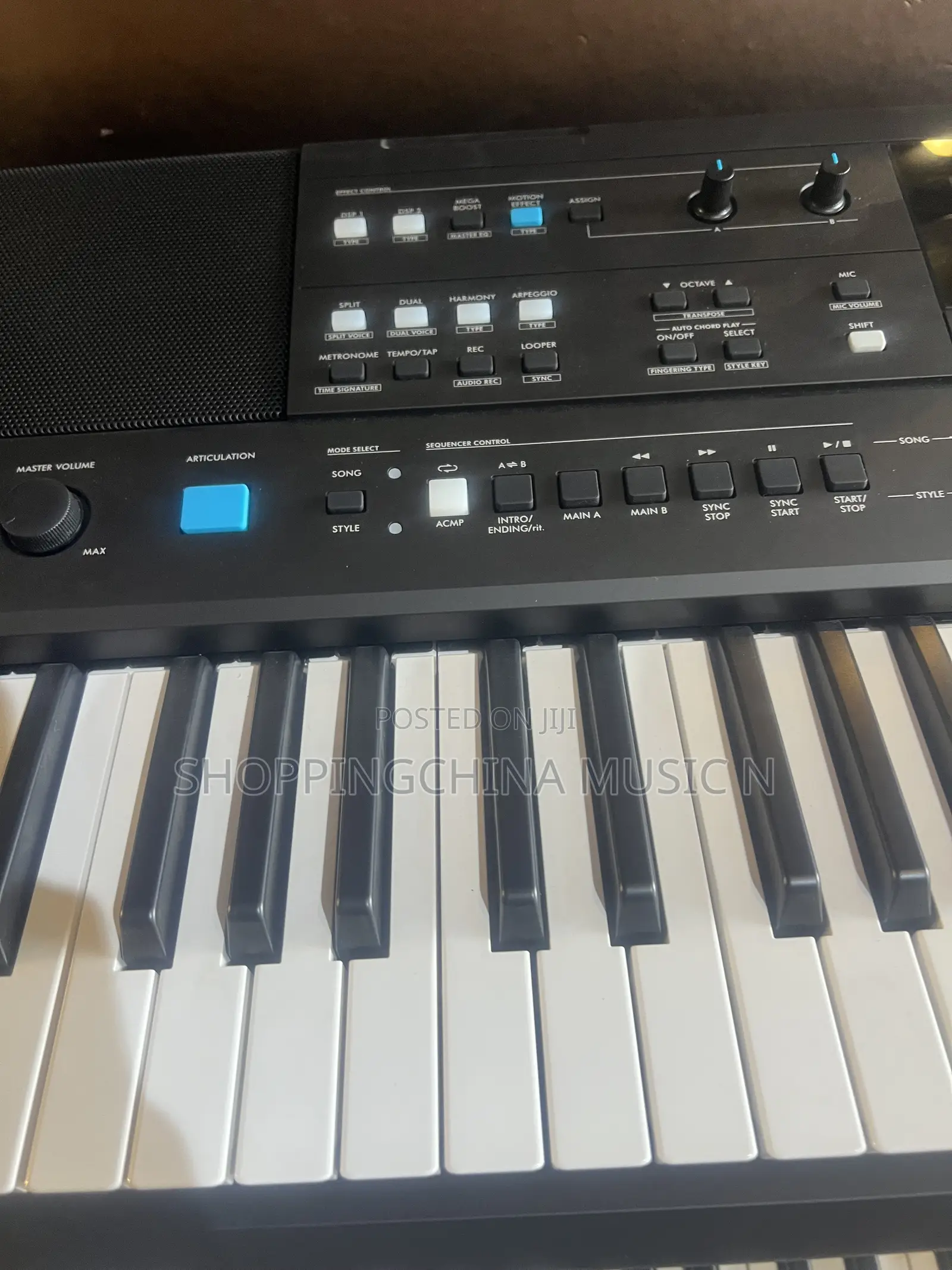 Piano Yamaha 483