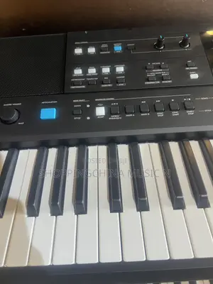 Piano Yamaha 483