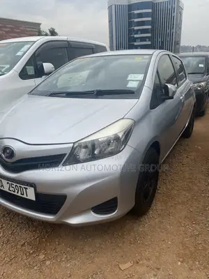 Toyota Vitz 1.0 FWD 3dr 2012 Silver