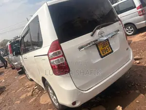 Toyota Noah 2010 Off white