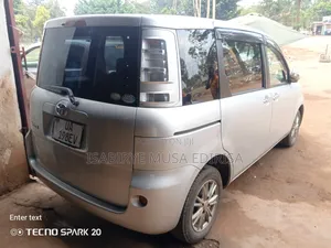 Toyota Sienta 2011 Silver