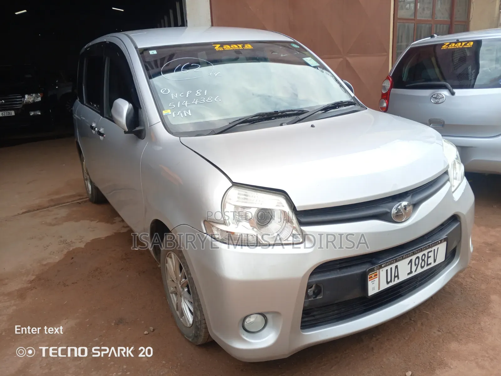 Toyota Sienta 2011 Silver