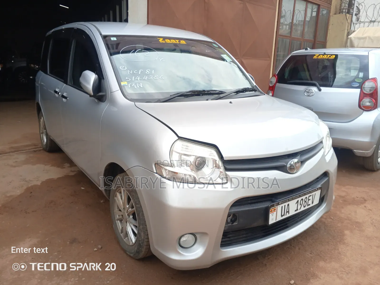 Toyota Sienta 2011 Silver