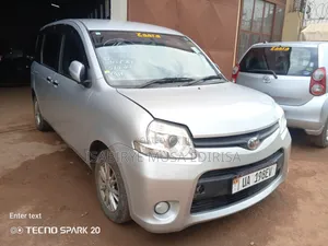 Toyota Sienta 2011 Silver