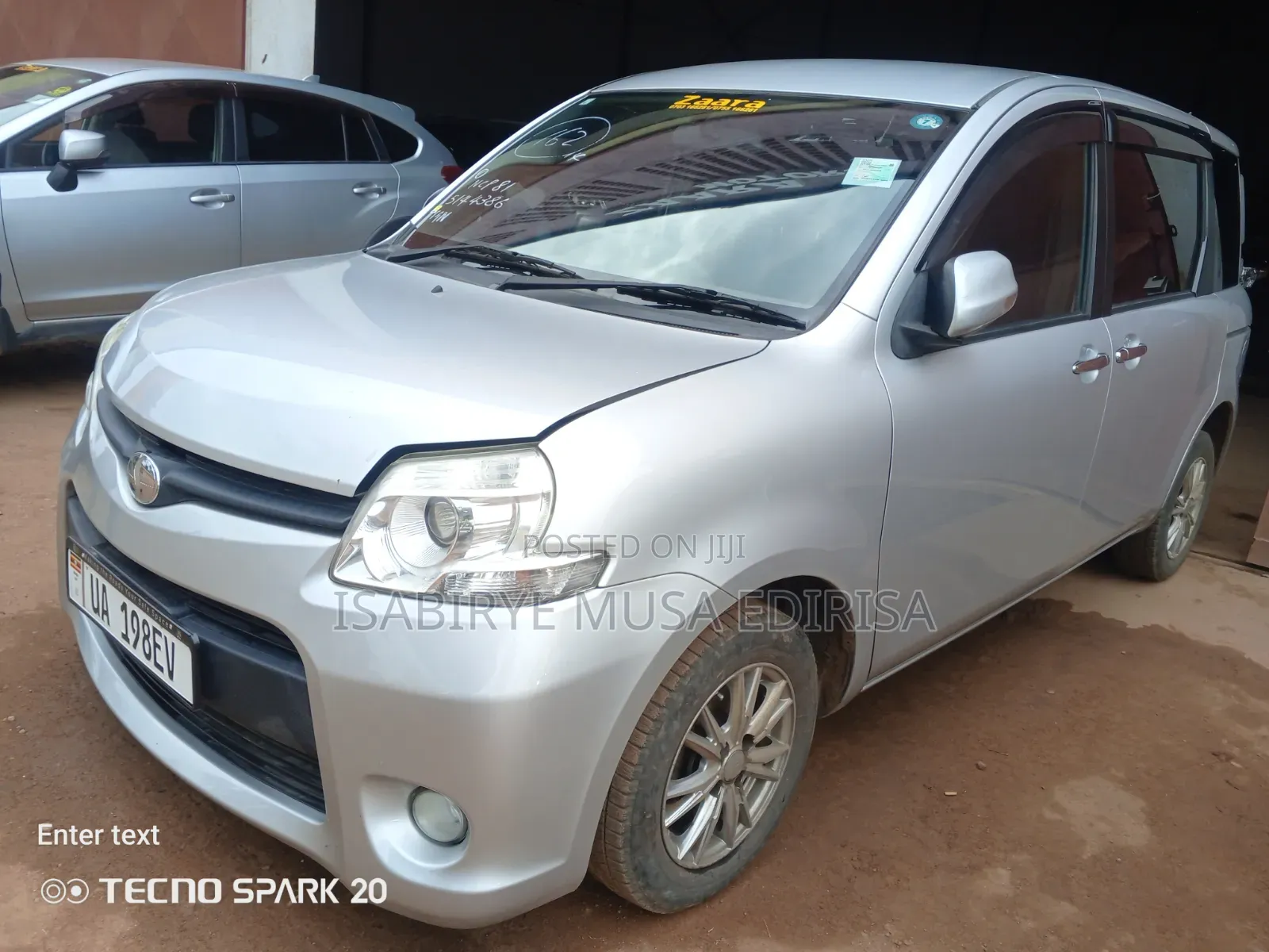 Toyota Sienta 2011 Silver