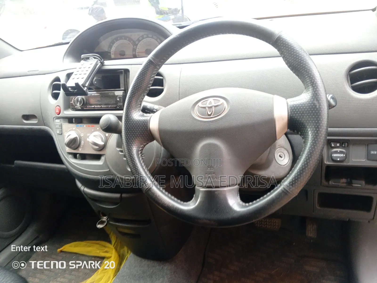 Toyota Sienta 2011 Silver