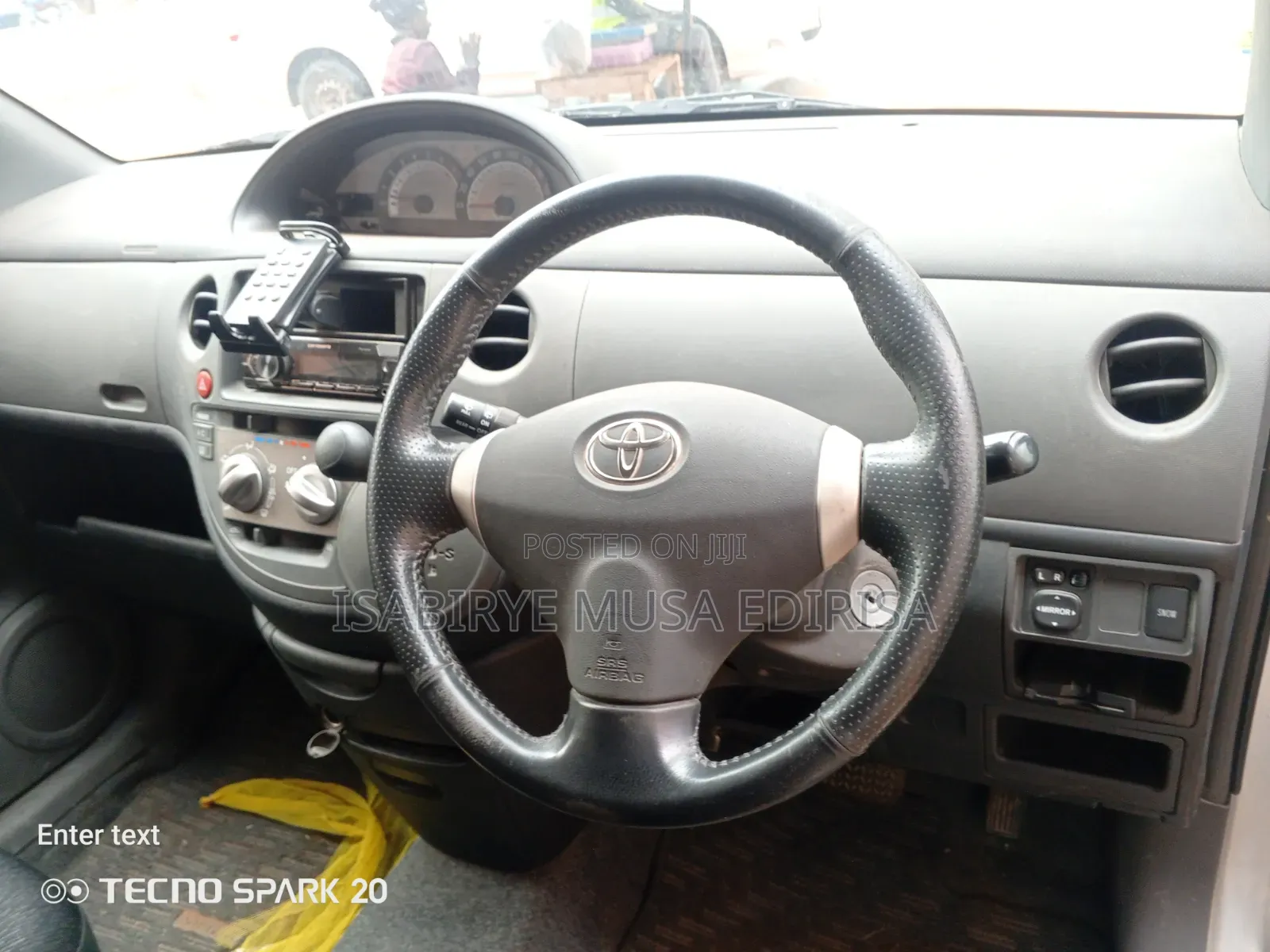 Toyota Sienta 2011 Silver