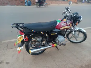TVS Radeon 2017 Red
