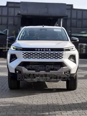 Toyota Hilux 2025 White