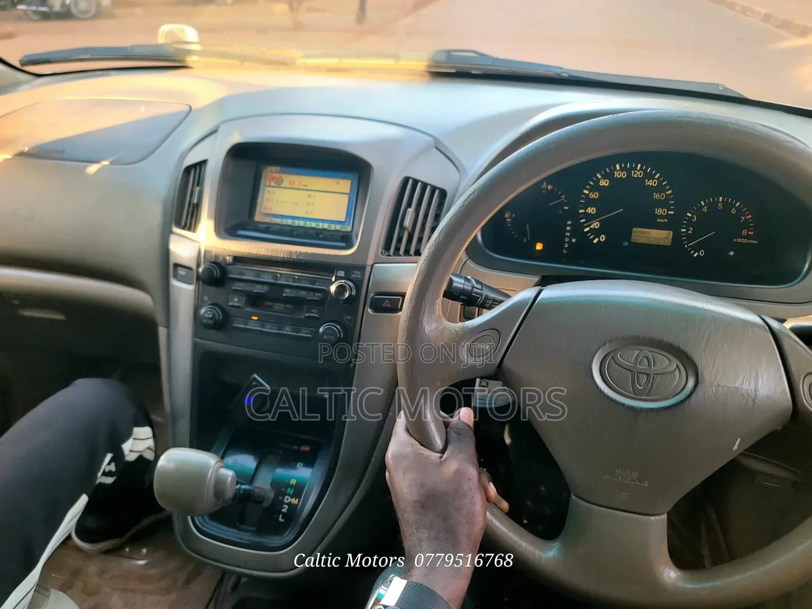 Toyota Harrier 2000 White