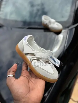 Blue Box Kids Beige Velcro Sneakers