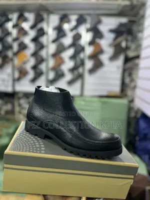 Clarks Premium Black Leather Zip Boot