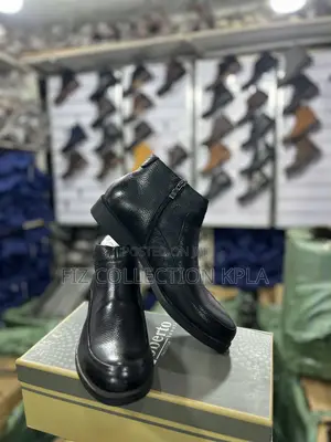 Clarks Heritage Black Side Zip Boot