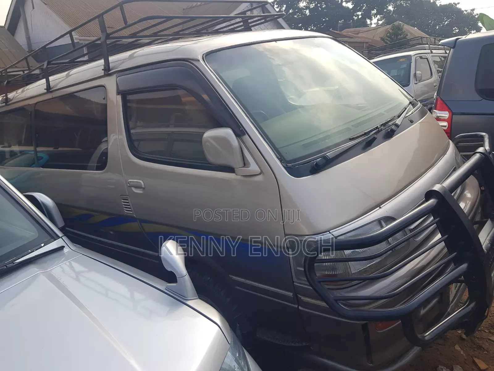 Toyota HiAce 2003 Gold
