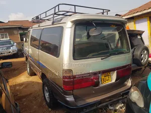 Toyota HiAce 2003 Gold