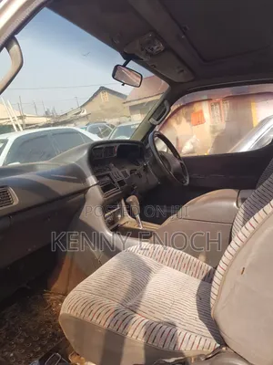 Toyota HiAce 2003 Gold