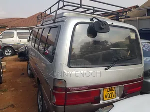 Toyota HiAce 2002 Silver