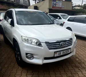 Toyota Vanguard 2010 White