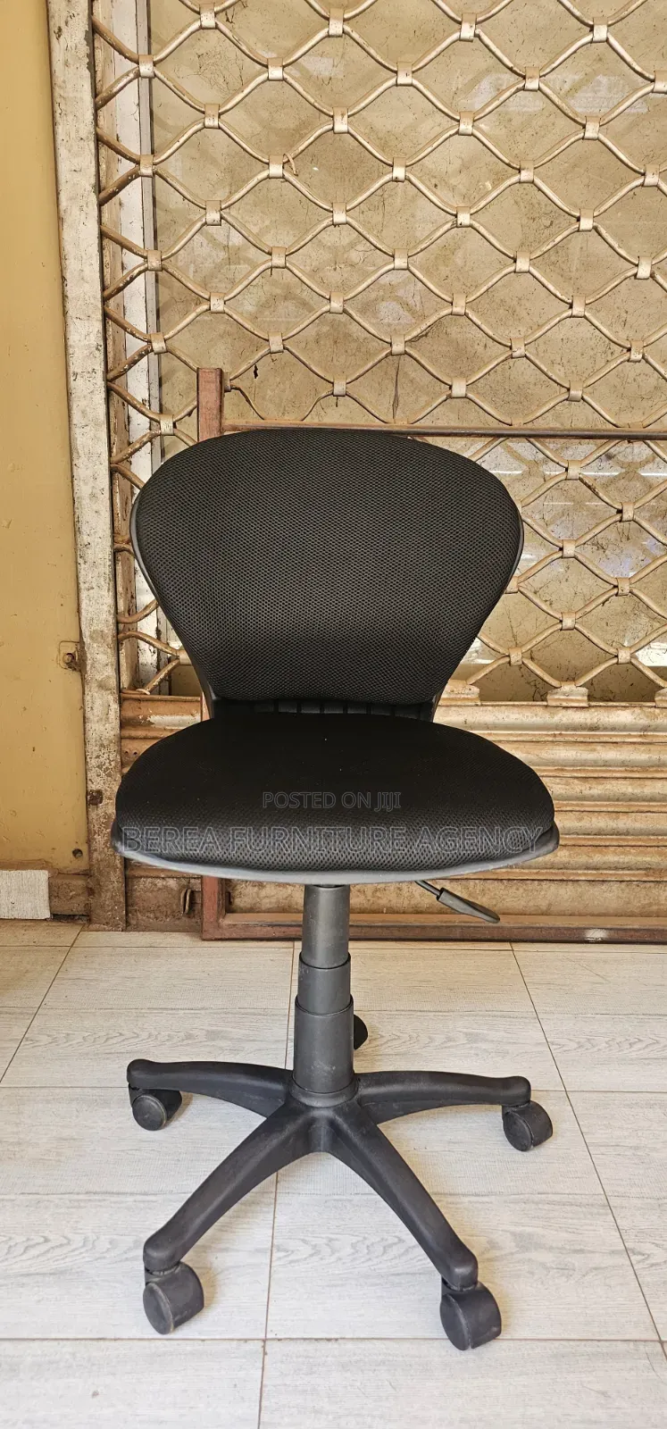 Simple Adjustable Armless Office Chair