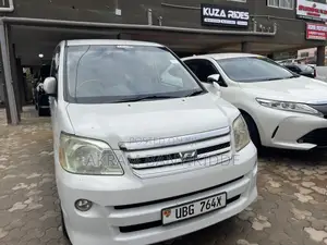 Toyota Noah 2004 White
