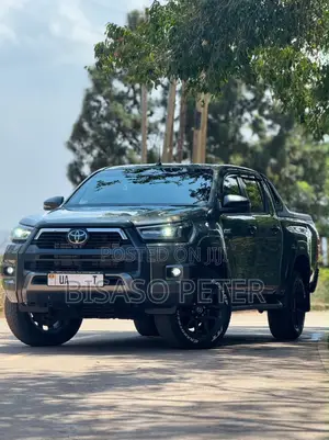 Toyota Hilux 2023 Gray