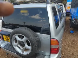 Suzuki Escudo 2003 Silver