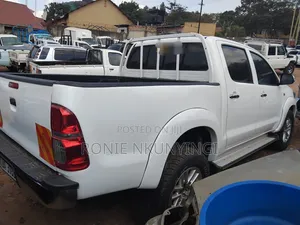 Toyota Hilux 2009 White