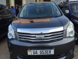 Toyota Noah 2012 Gray