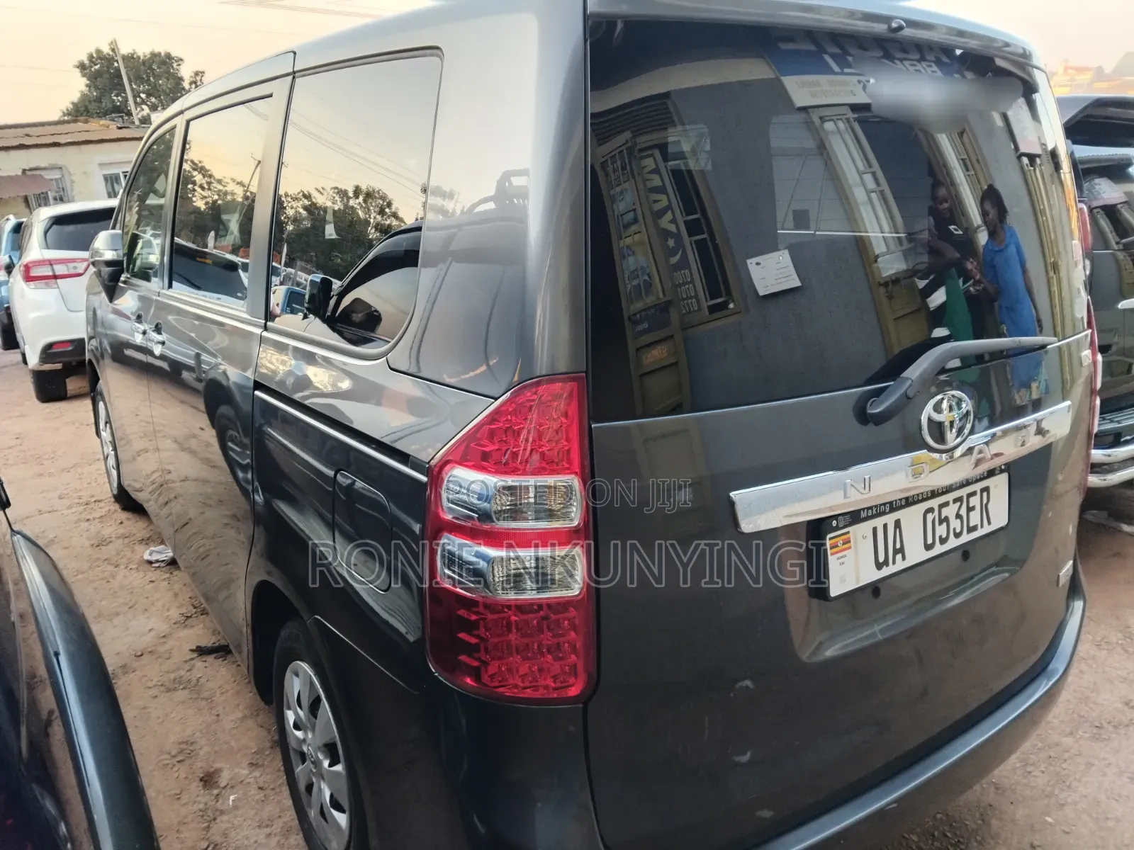 Toyota Noah 2012 Gray