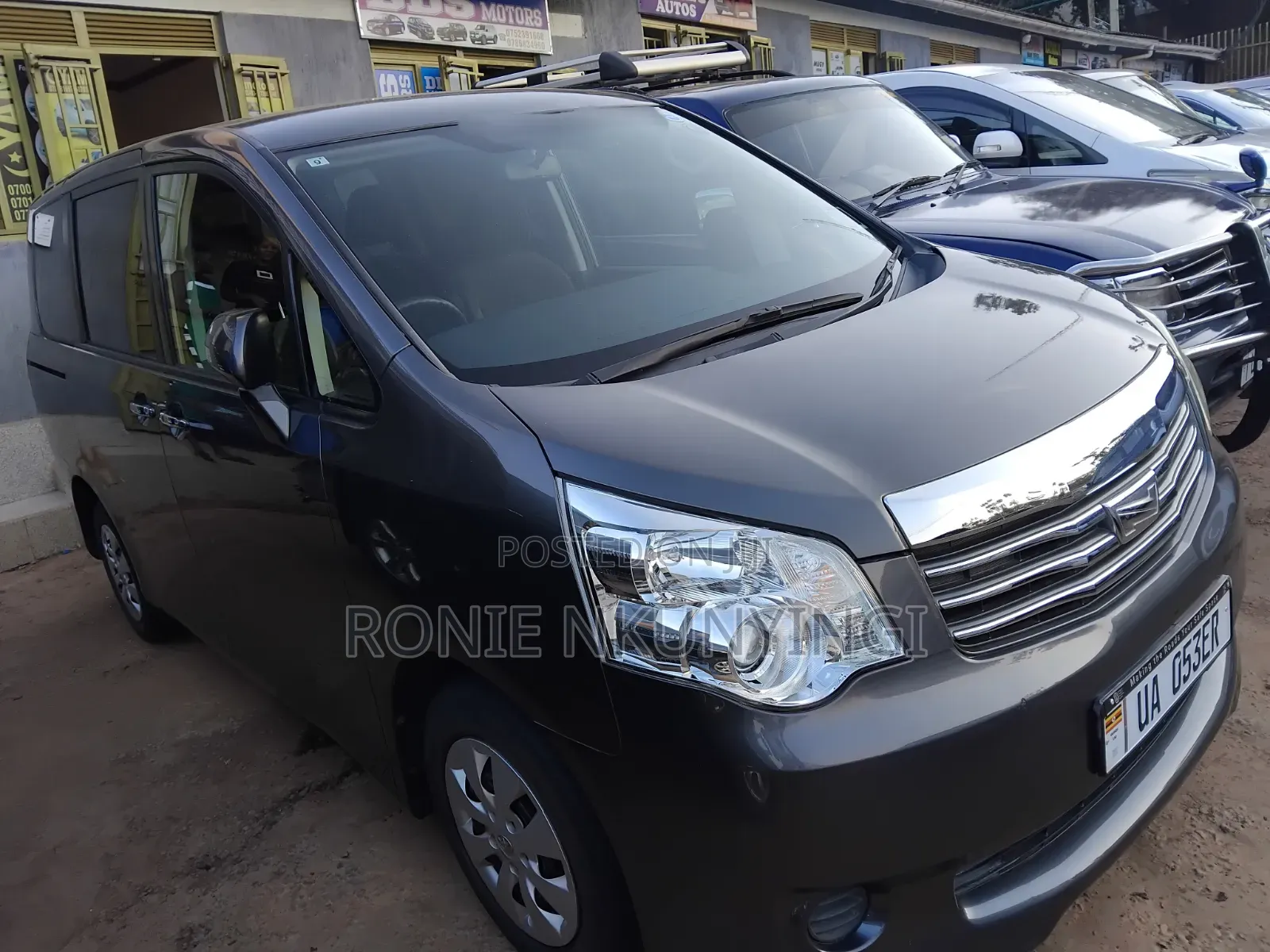 Toyota Noah 2012 Gray
