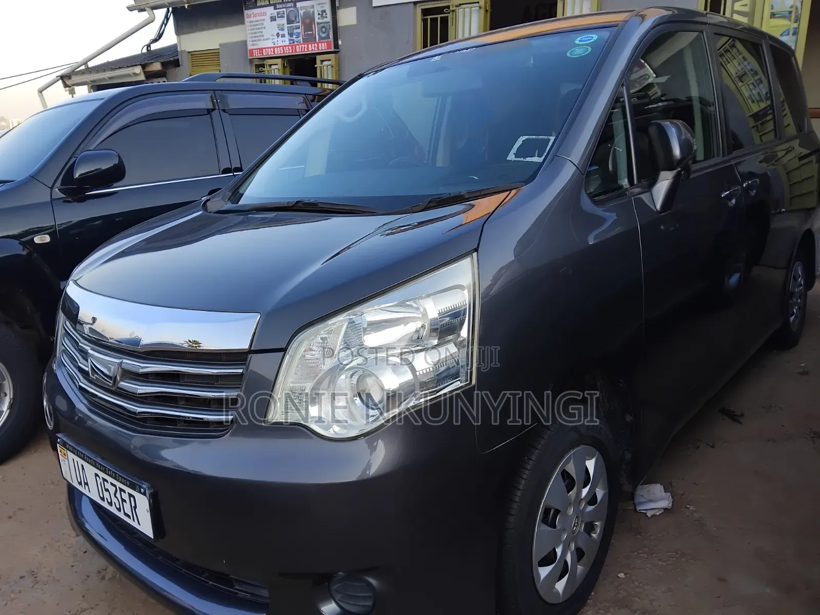 Toyota Noah 2012 Gray